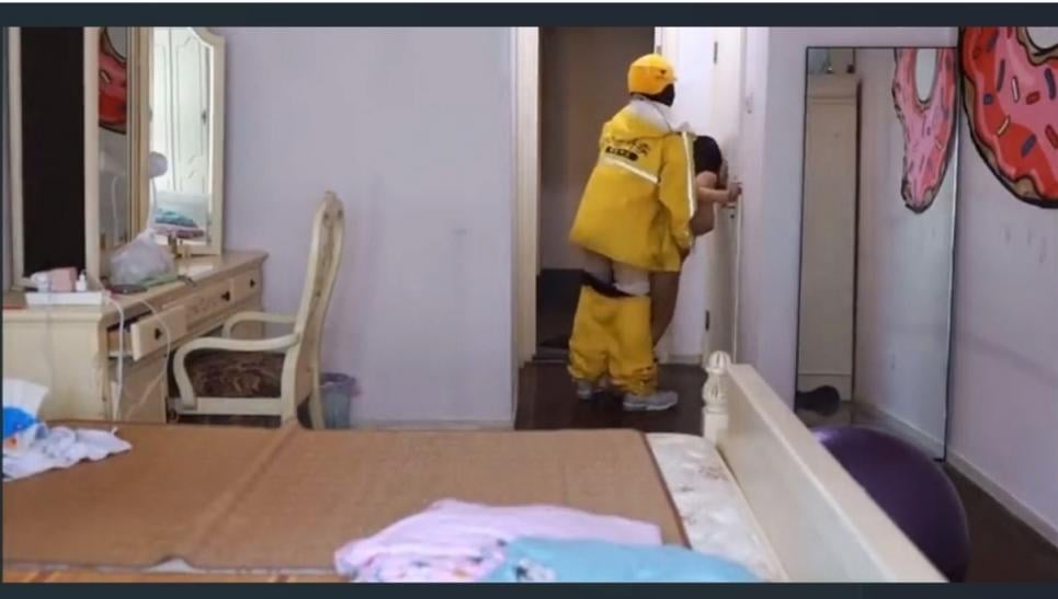 真实Q奸 脱裤就搞 拔屌就跑这个外卖哥哥也是人才