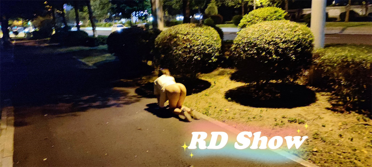 露出女神【RSW-rdshw88】目测是个人妻，各种大胆人前全裸露出，作品虽然不多，但贵在精良！看图说话