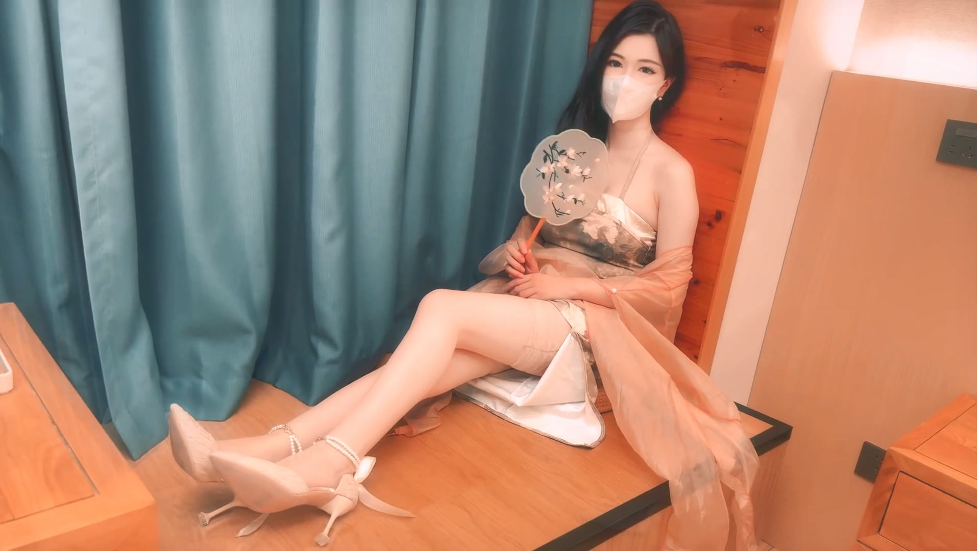 超颜值极品御姐女神『狐不妖』性感尤物模特拍写真被中出内射，风骚气质高挑身材男人看了就想侵犯