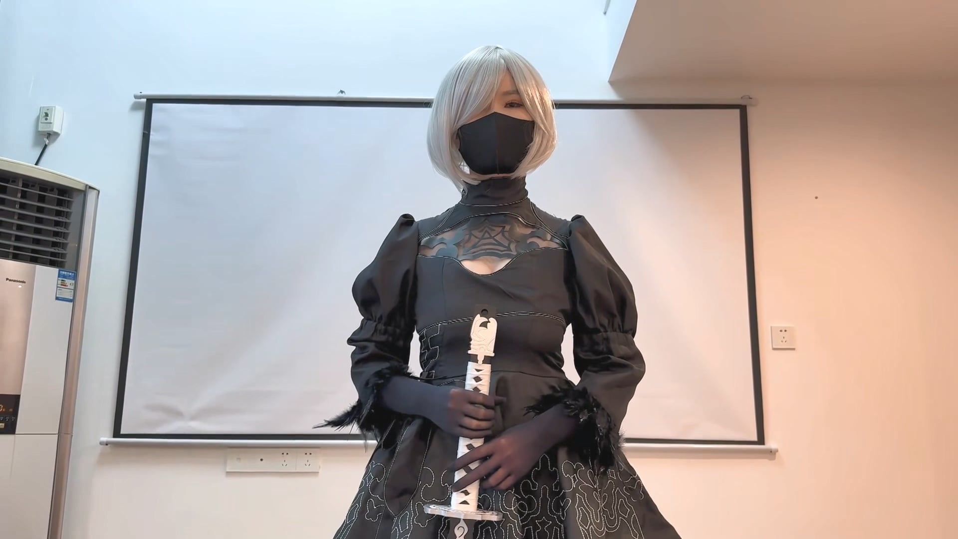 超颜值极品御姐女神『狐不妖』性感唯美COS被擒住双腿肉鲍被塞入肉棒，随时都可以供主人中出内射