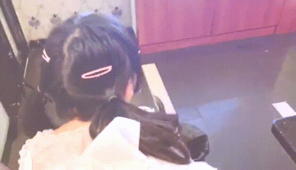 ⚡清纯可爱小母狗嫩妹【包崽崽崽】KTV篇 肉嘟嘟可爱粉嫩小穴湿粘淫汁,被主人爸爸抓着头发用力的插入她的骚逼 - 截图13