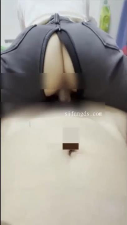 姐弟乱伦 姐姐甩着大奶子洗澡的样子，简直是一幅 _玉姐戏水图 拿下御姐后续21-开档牛仔裤，射大奶子上 [160MB/MP4/31:40] - 截图26