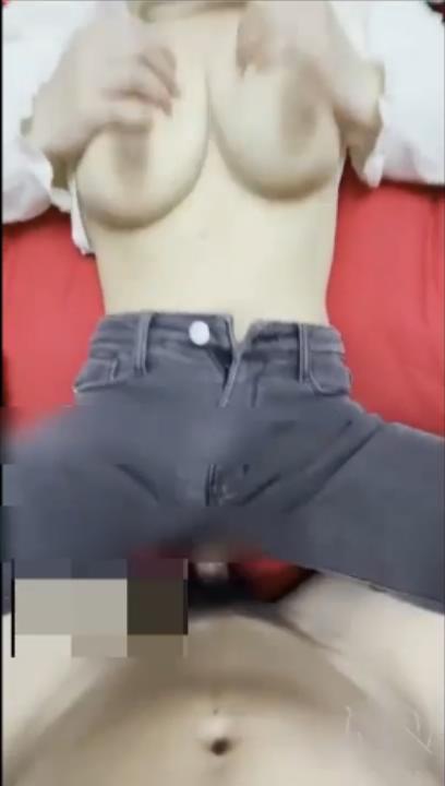 姐弟乱伦 姐姐甩着大奶子洗澡的样子，简直是一幅 _玉姐戏水图 拿下御姐后续21-开档牛仔裤，射大奶子上 [160MB/MP4/31:40] - 截图28