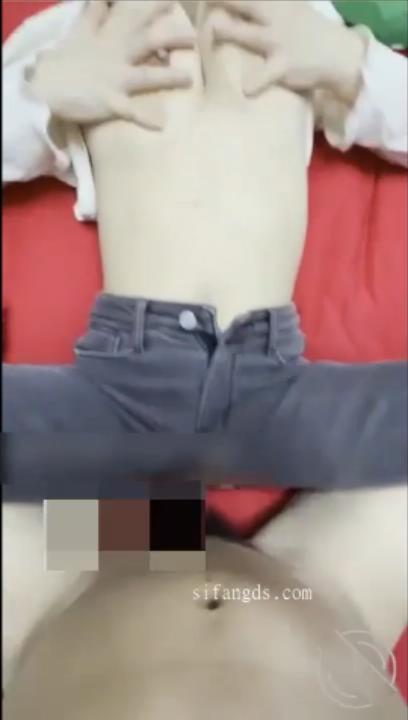 姐弟乱伦 姐姐甩着大奶子洗澡的样子，简直是一幅 _玉姐戏水图 拿下御姐后续21-开档牛仔裤，射大奶子上 [160MB/MP4/31:40] - 截图27
