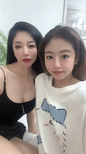 极品反差婊上海顶级颜值真实母女:妈妈40岁原少儿节目主持人,女儿19岁专业舞蹈生流出福利! - 截图5