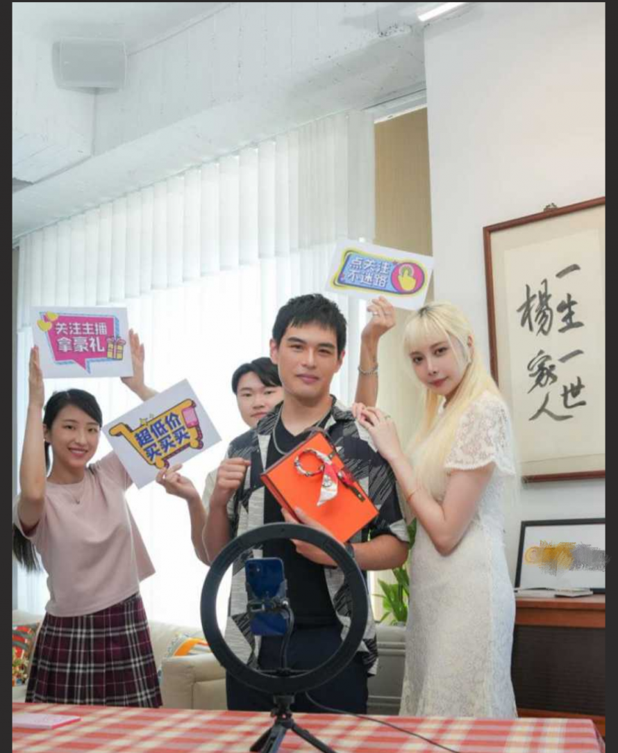 情色短剧疯狂小杨哥之三只羊的淫乱秘辛正片第一集 幕后花絮 又一个公司加入情色短剧行业! - 截图5