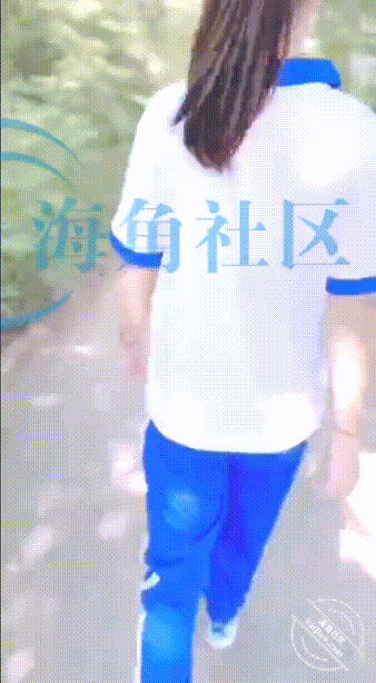 父女乱伦【家有爱女初长成】送小女儿去学校,半路被我带进小树林,路上一直有人,最后被迫去车震