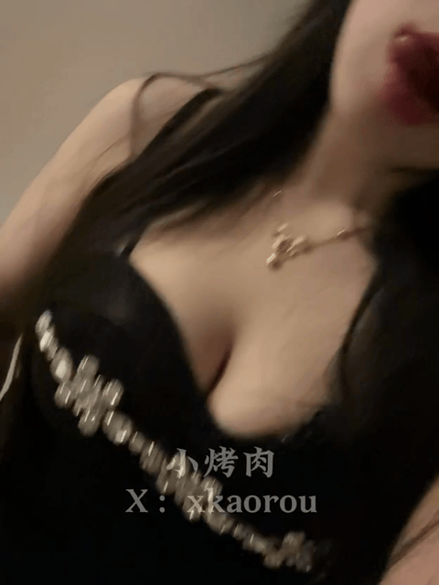 绿帽淫妻大神 黑丝淫妻战单男自己在旁边沙发一边撸管一边拍摄