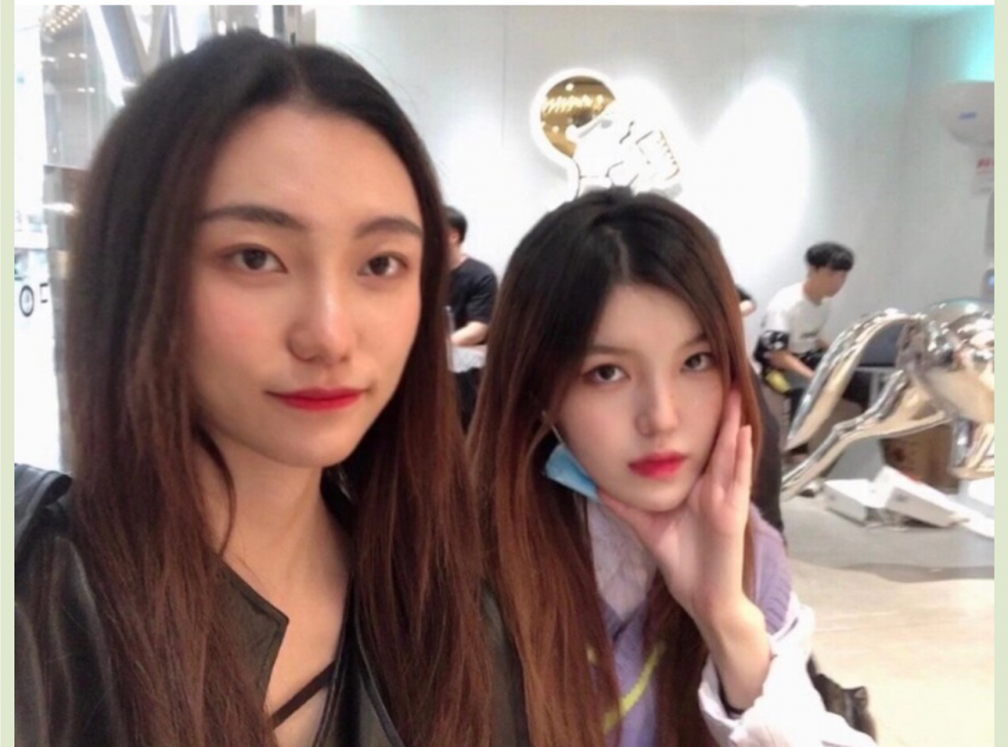 新流出,上海的一个反差婊【一只绿乌龟】大学生被金主爸爸包养,各种玩弄,露脸,高颜值,还共享给其他哥们儿玩,推荐V - 截图2