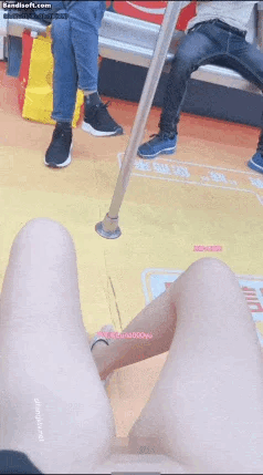 【露出网红极品身材】顶级露出艺术家『娜娜』最新私拍 地铁户外 人前露出 乘客都看傻眼了