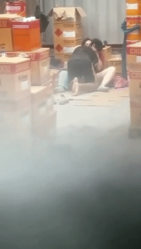 【门事件】 广东揭阳锡场华清村骚妇和男小三在厂库内偷情被曝光! - 截图3