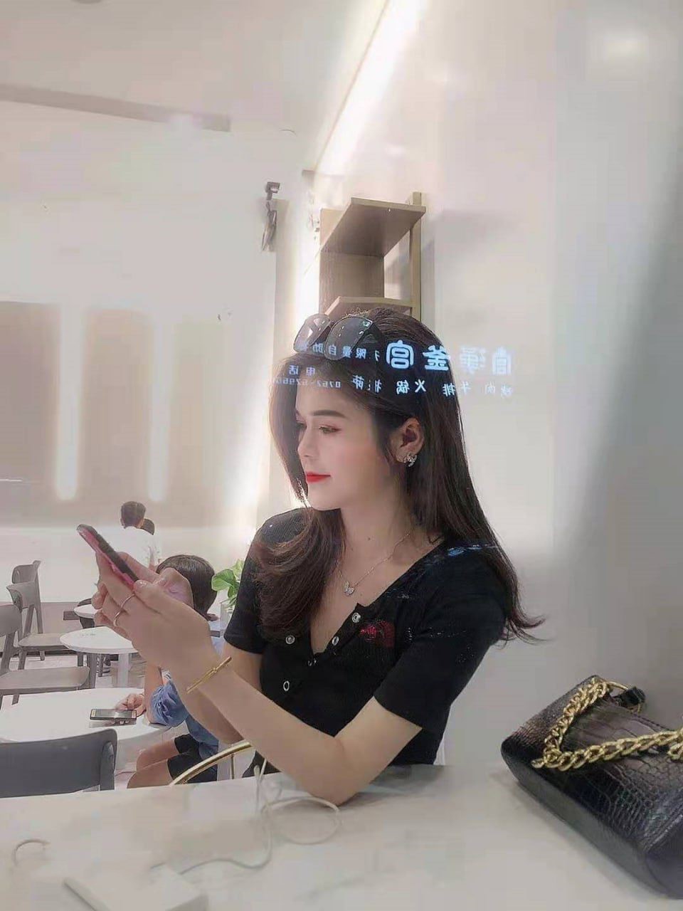 广东省河源 「胡Y梅」 富婆姐姐爱上我 陪富婆姐姐一晚一万块 性爱视频意外流出 - 截图4