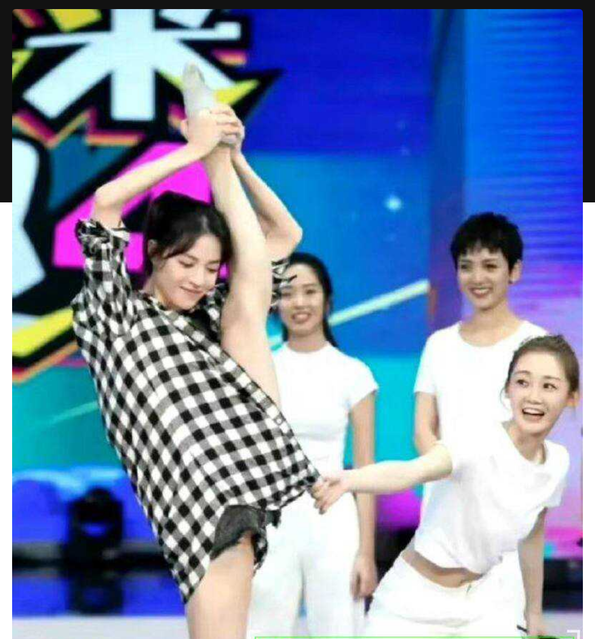 内娱女演员钟楚曦金鸡奖后台化妆冲上热搜,随之黑料被扒 与冯小刚同游澳门,且私生活混乱出轨 - 截图7
