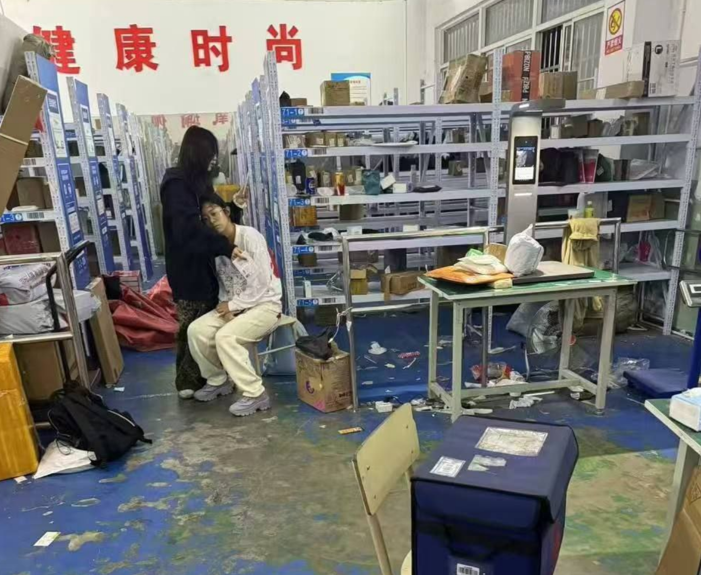 无锡工艺职业技术学院砍人事件11V 学生徐加金持刀伤人 现场版视频混剪 - 截图14