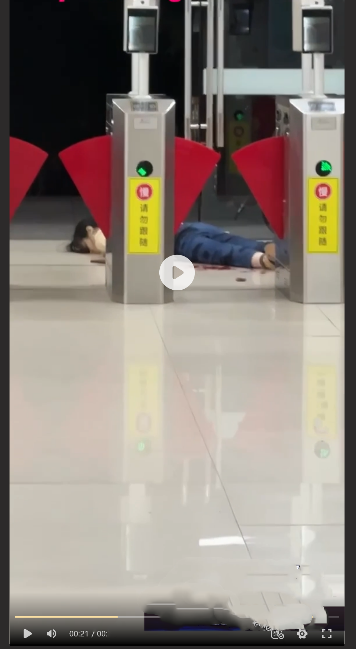 无锡工艺职业技术学院砍人事件11V 学生徐加金持刀伤人 现场版视频混剪 - 截图15