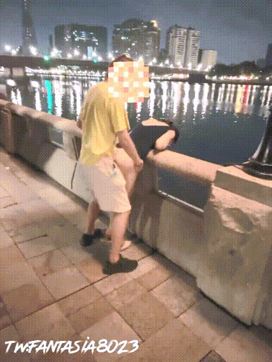 白虎一线天小萝莉小小年纪已经达成3P成就,被爸爸拽着双马尾狠狠后入小屁股,太嫩了 轻轻一草就哼哼唧唧的