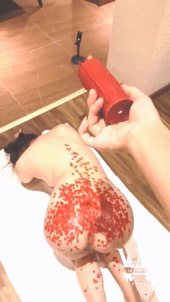 SM顶级调教大神调教侮辱啪啪各路反差母狗，把平时生活中的傲娇女神调教成精厕母狗 任人玩弄羞辱！ - 截图18