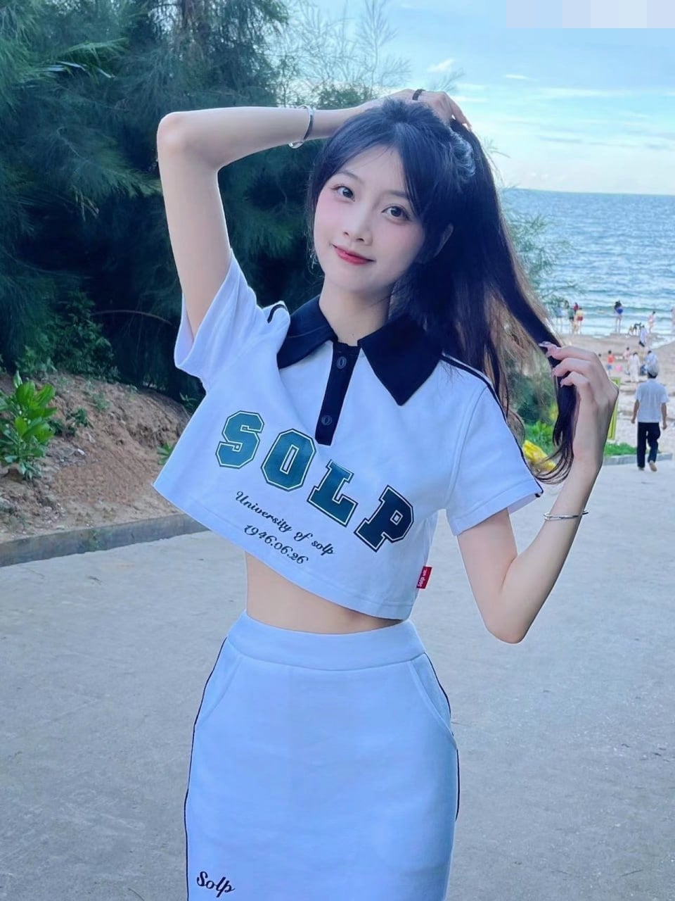 穿着校服的小可爱00后同学青春活力花季美少女 偷偷和学妹在教室走廊做爱，结果太刺激秒射啦～还得是00后会玩 - 截图2