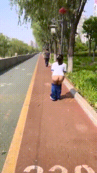 穿着校服的小可爱00后同学青春活力花季美少女 偷偷和学妹在教室走廊做爱，结果太刺激秒射啦～还得是00后会玩 - 截图7
