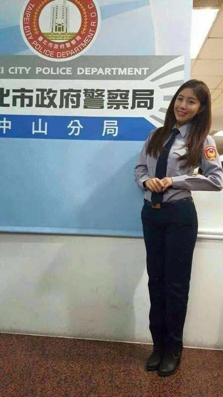 台W 新竹 女 警 潘芊妤吃瓜 跟警 花张津 瑜有的一拼 极致反差婊 - 截图11