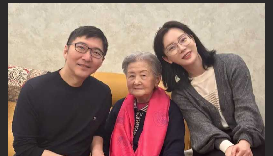 知名艺人陈数夜会小鲜肉 酒店遭偷拍不雅视频流出 引全网热议 - 截图9