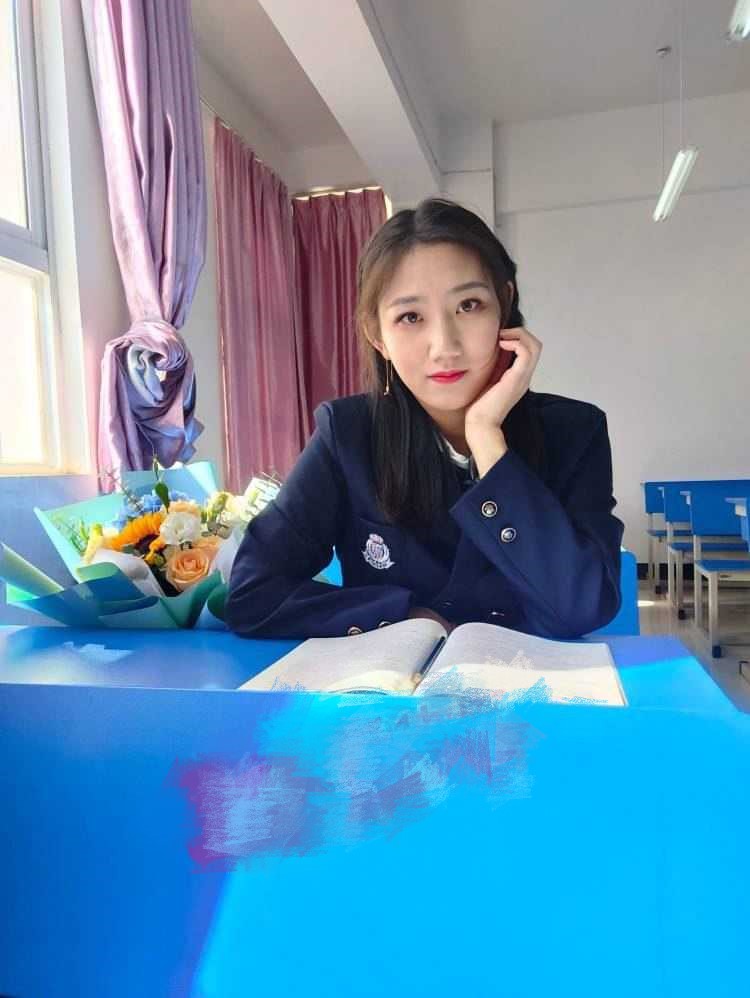 贵州师范大学田学姐~课余时间赚外快 认真吃鸡的样子真迷人呐! - 截图3