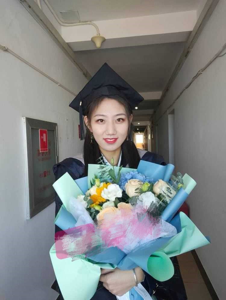 贵州师范大学田学姐~课余时间赚外快 认真吃鸡的样子真迷人呐! - 截图8