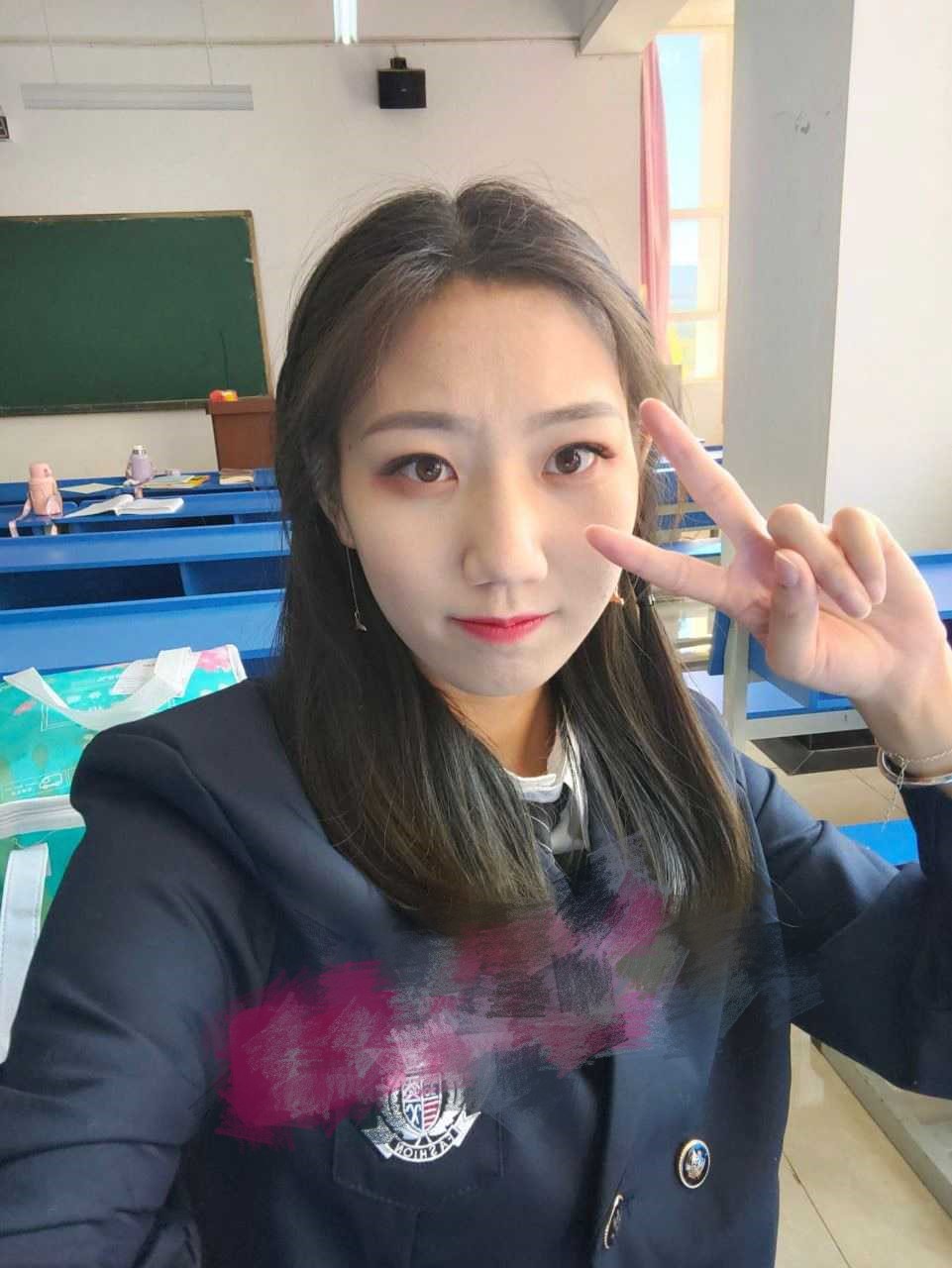 贵州师范大学田学姐~课余时间赚外快 认真吃鸡的样子真迷人呐! - 截图6