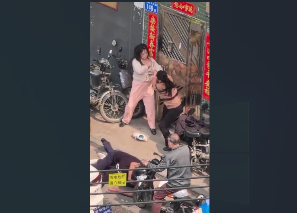 真实乱伦遭捉奸~广东番禹钟村公公把儿媳睡了 这个世界终于是乱了!