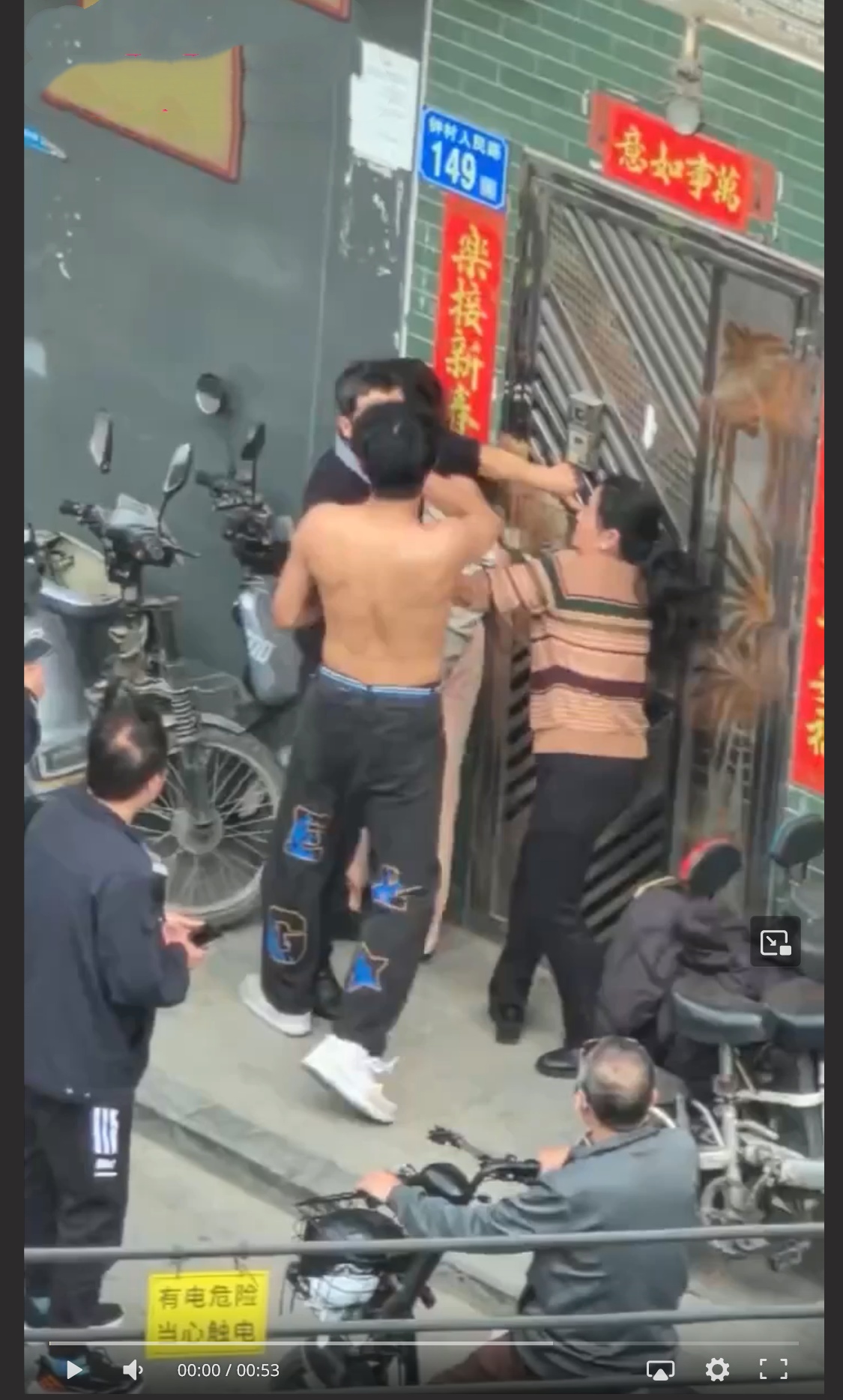 真实乱伦遭捉奸~广东番禹钟村公公把儿媳睡了 这个世界终于是乱了!