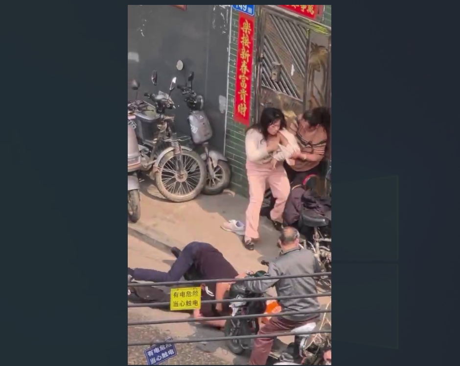 真实乱伦遭捉奸~广东番禹钟村公公把儿媳睡了 这个世界终于是乱了!