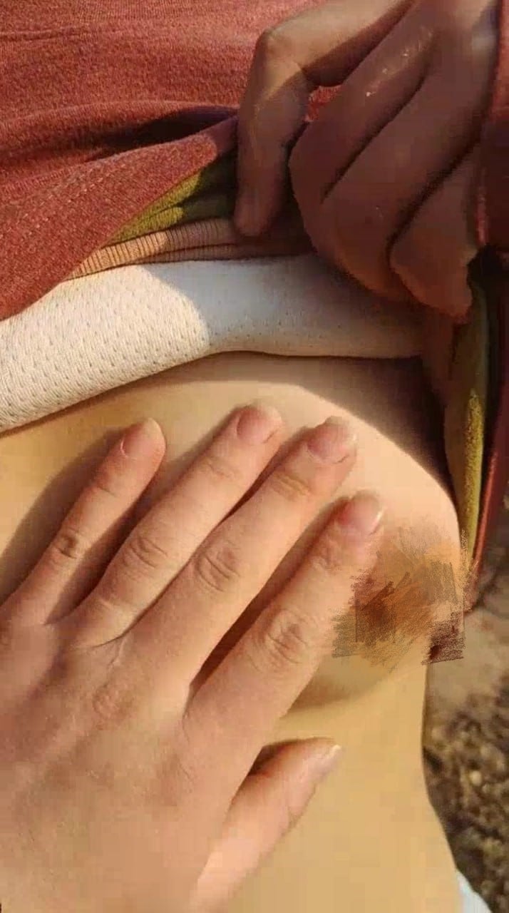 空姐女神我想大多数男生都想过和空姐来一次吧！来吧，后入空姐，必须让她穿上制服再干她，让空姐像狗一样跪下 玩她的骚逼