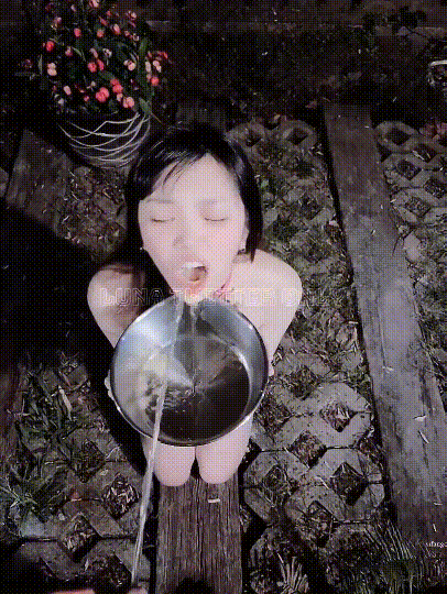 ☀【强烈推荐】顶级露脸小母狗【Lunana】推特5000元订阅福利①,露出喝尿调教啪啪,各种花样,玩花了(21V) - 截图4