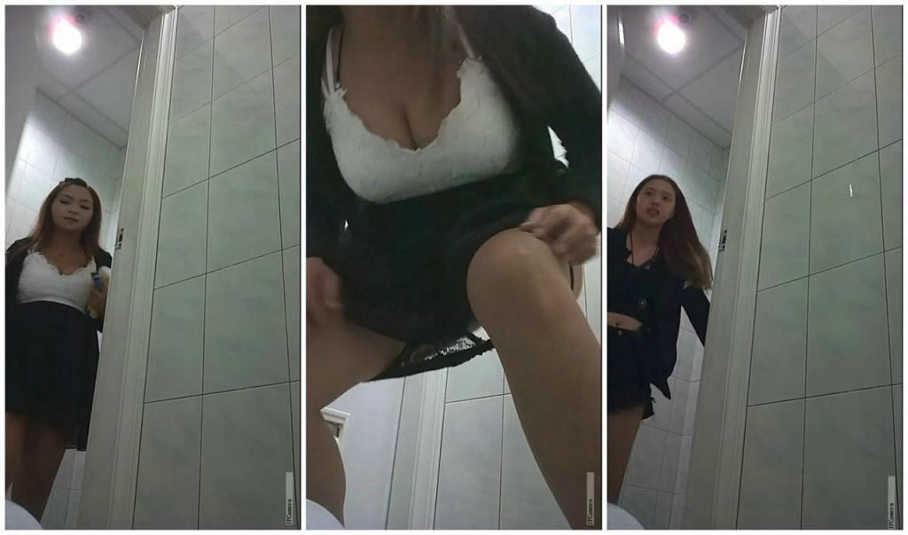 【精品厕拍】商场公共女厕真实偸拍,各种精神小姐姐方便,亮点多多,蕾丝内衣套非常性感 - 截图1