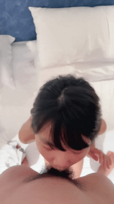 最新，可爱小妹妹被两畜生带去酒店给干了【06佳佳】完美露脸，超级嫩，少女粉嫩三点，水汪汪特写私处！