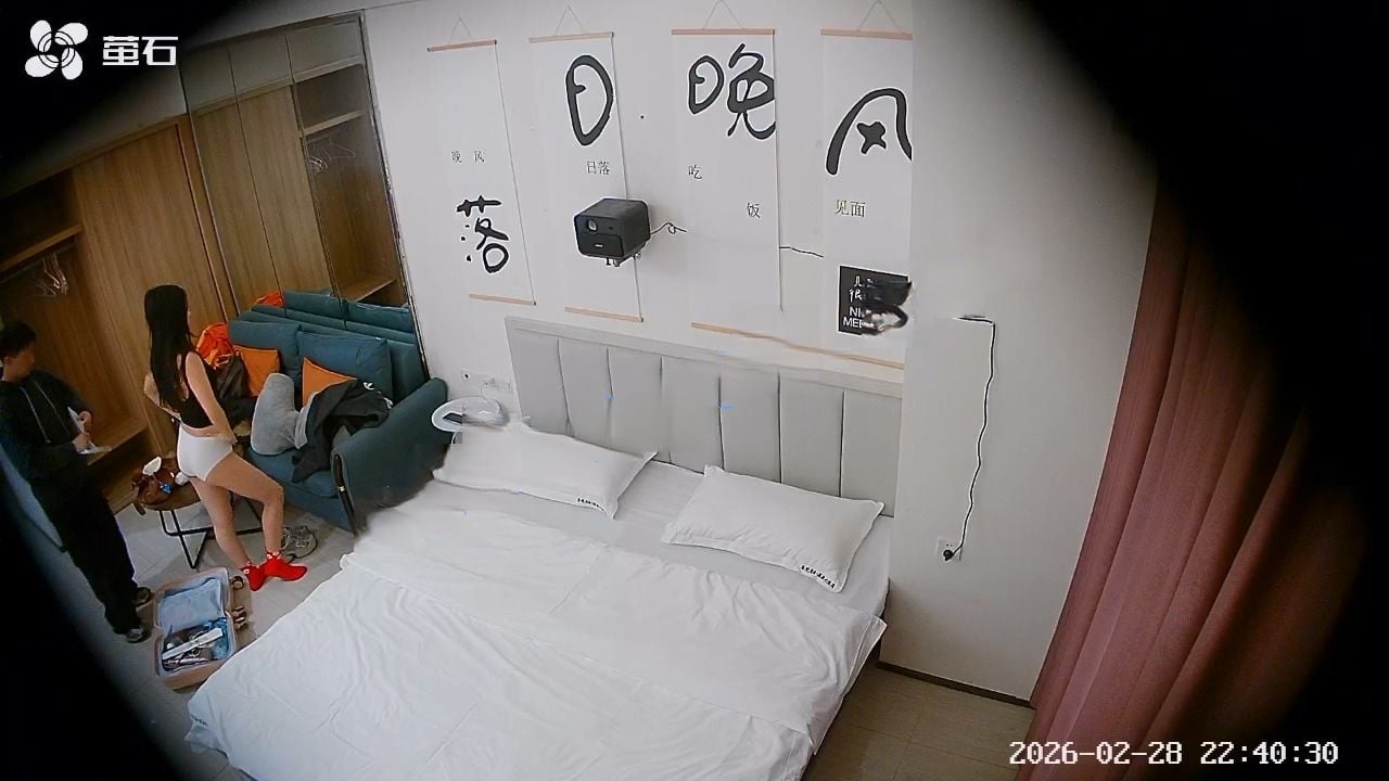 女同开房 发现摄像头惊恐万分