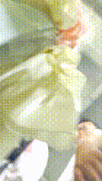【KFC】漫展现场抄底洛丽塔小姐姐看自己照片笑起来真甜黄底花内